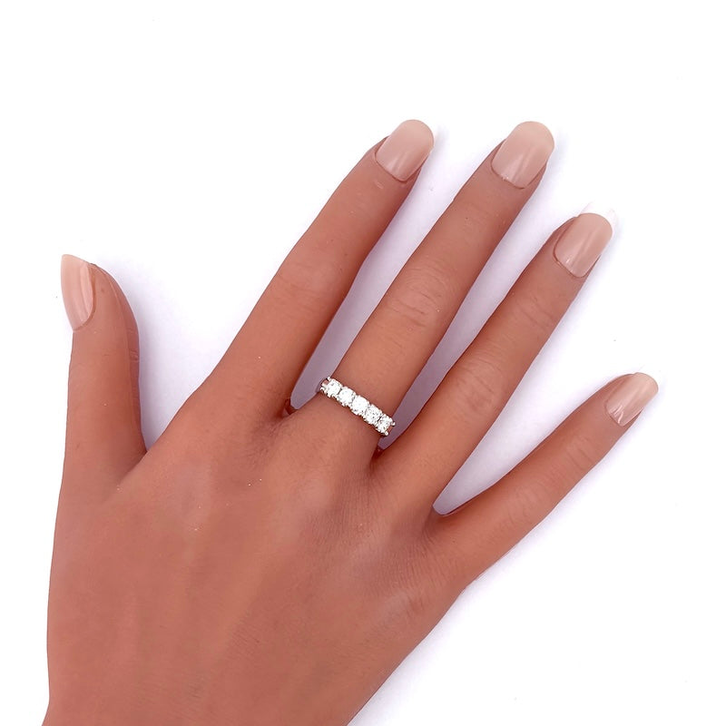 Anello riviera brillanti e oro bianco - 0.81 ct; 4.45 gr