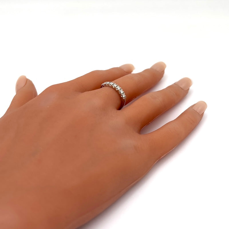 Anello riviera brillanti e oro bianco - 0.27 ct; 3.71 gr