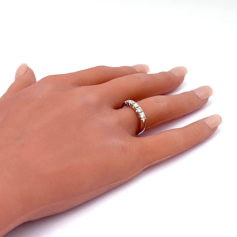 Anello riviera brillanti e oro bianco - 0.52 ct; 4.16 gr
