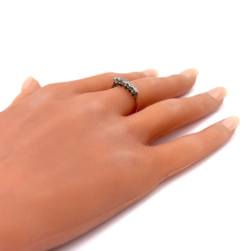 Anello riviera diamanti in stile antico - 0.55-0.60 ct; 2.73 gr