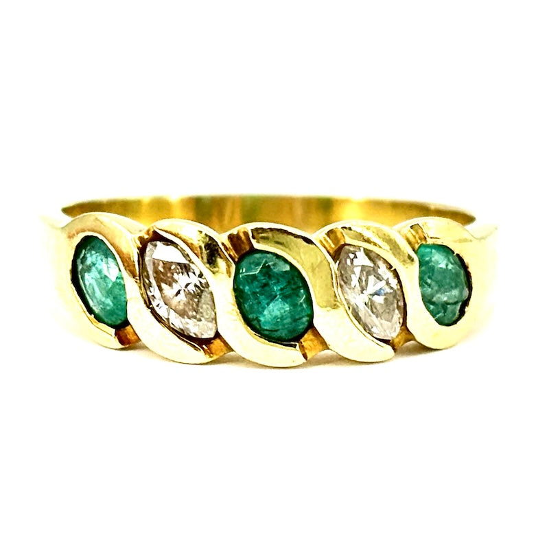 Anello riviera smeraldi, brillanti e oro giallo; 4.81 gr