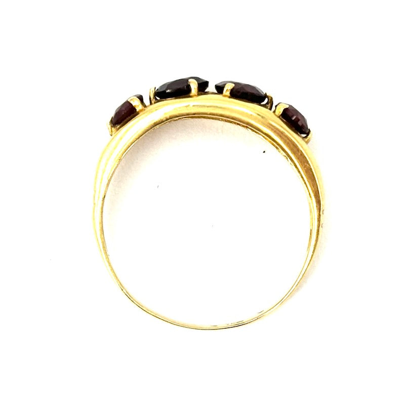 Anello riviera vintage granati e oro;  1.8 gr