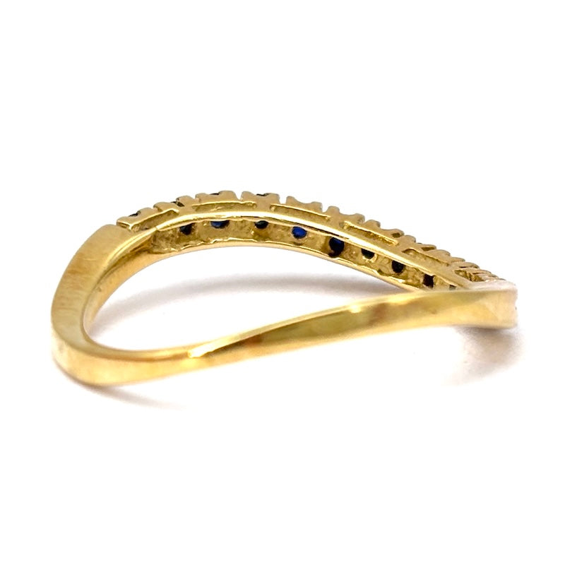 Anello riviera zaffiri e oro giallo, a onda; 2.54 gr