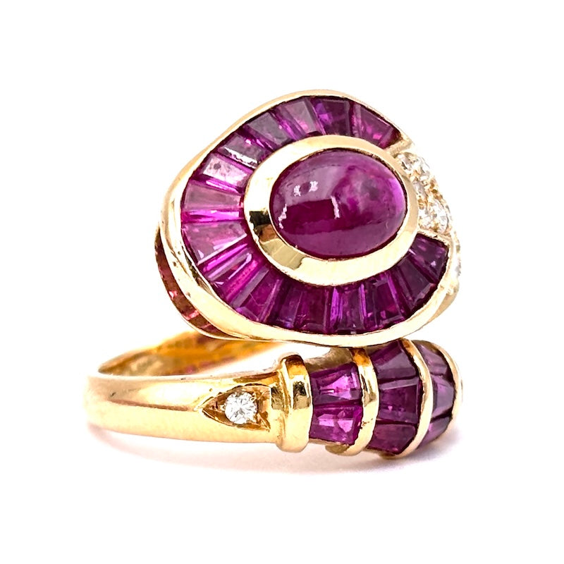 Anello serpente in stile, rubini, diamanti e oro - CAPOLAVORO; 11.59 gr
