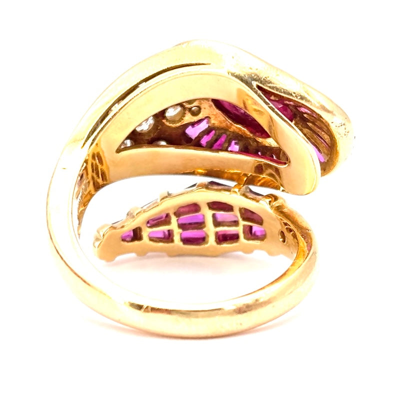 Anello serpente in stile, rubini, diamanti e oro - CAPOLAVORO; 11.59 gr
