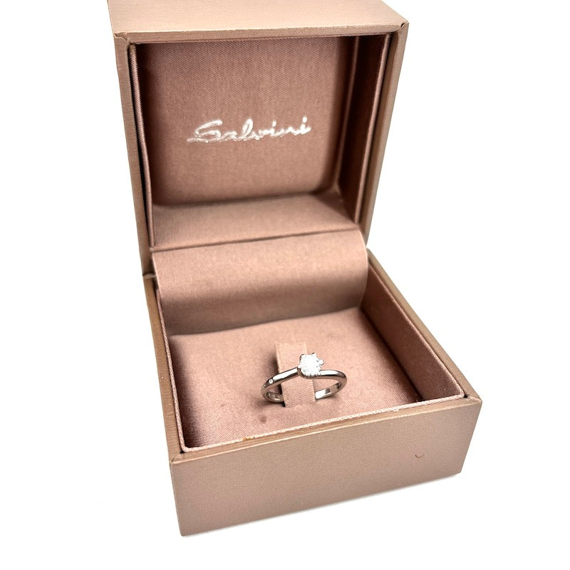 Anello solitario Salvini in oro bianco, 0.41 ct; 3.33 gr