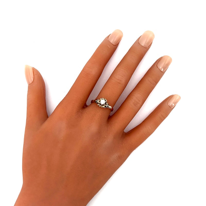Anello solitario, stile antico, in oro rosa e bianco, 0.20-0.25 ct; 3.21 gr