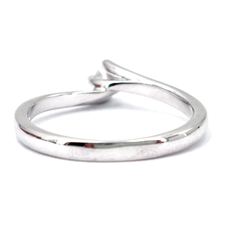 Anello solitario in oro bianco, 0.10 ct; 2.59 gr