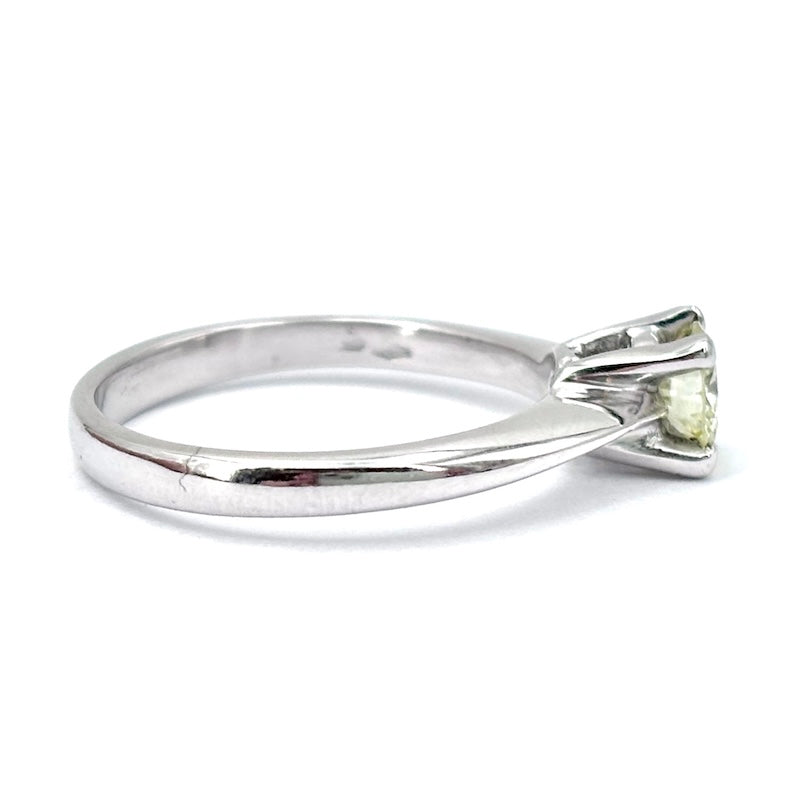 Anello solitario in oro bianco, 0.43 ct; 3.13 gr