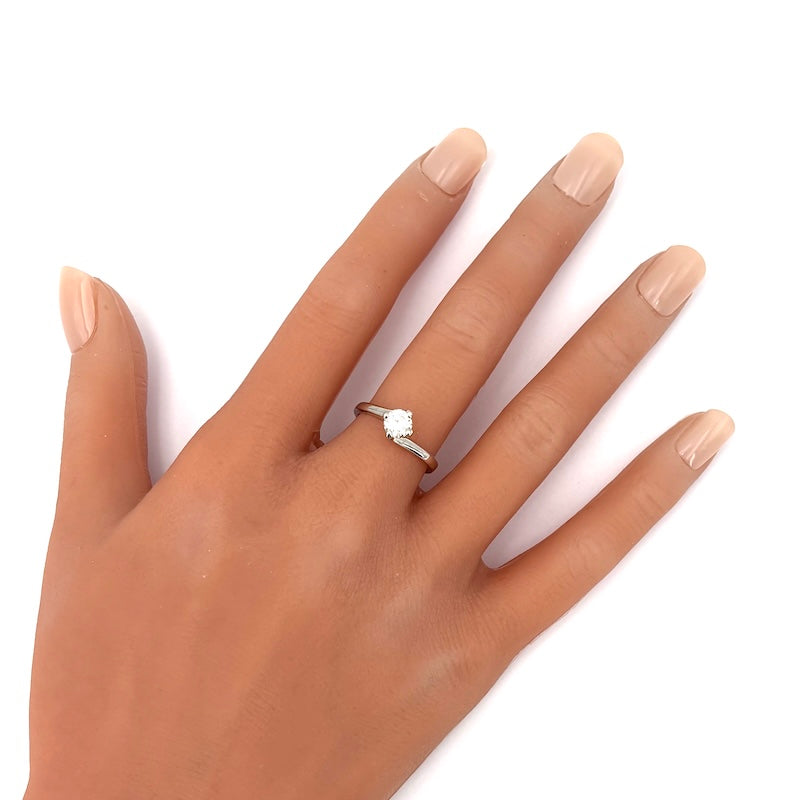 Anello solitario in oro bianco, 0.51 ct; 3.14 gr