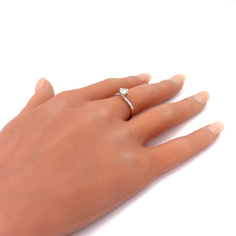 Anello solitario in oro bianco, 0.51 ct; 3.14 gr