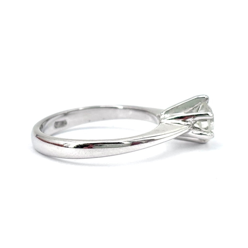 Anello solitario in oro bianco, 0.75 ct; 3.61 gr