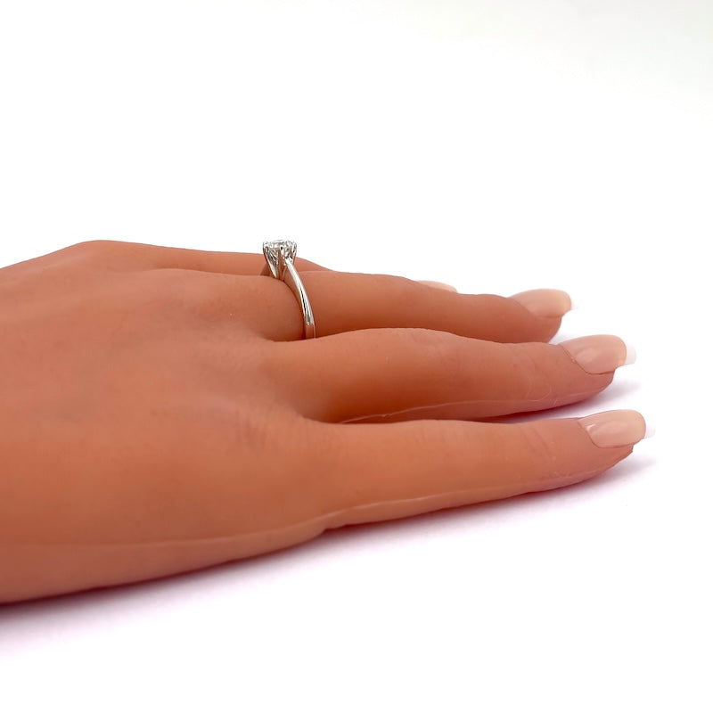Anello solitario in oro bianco, 0.75 ct; 3.61 gr