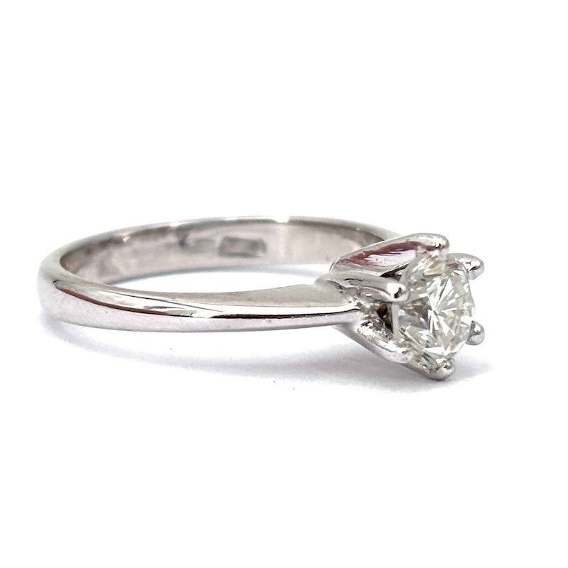 Anello solitario in oro bianco, 0.75 ct; 3.61 gr