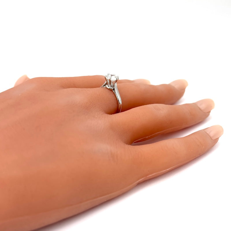 Anello solitario in oro bianco, 0.98 ct; 2.85 gr