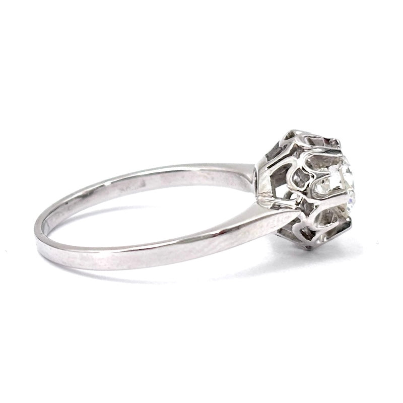 Anello solitario taglio antico in oro bianco, 0.68 ct; 3.51 gr
