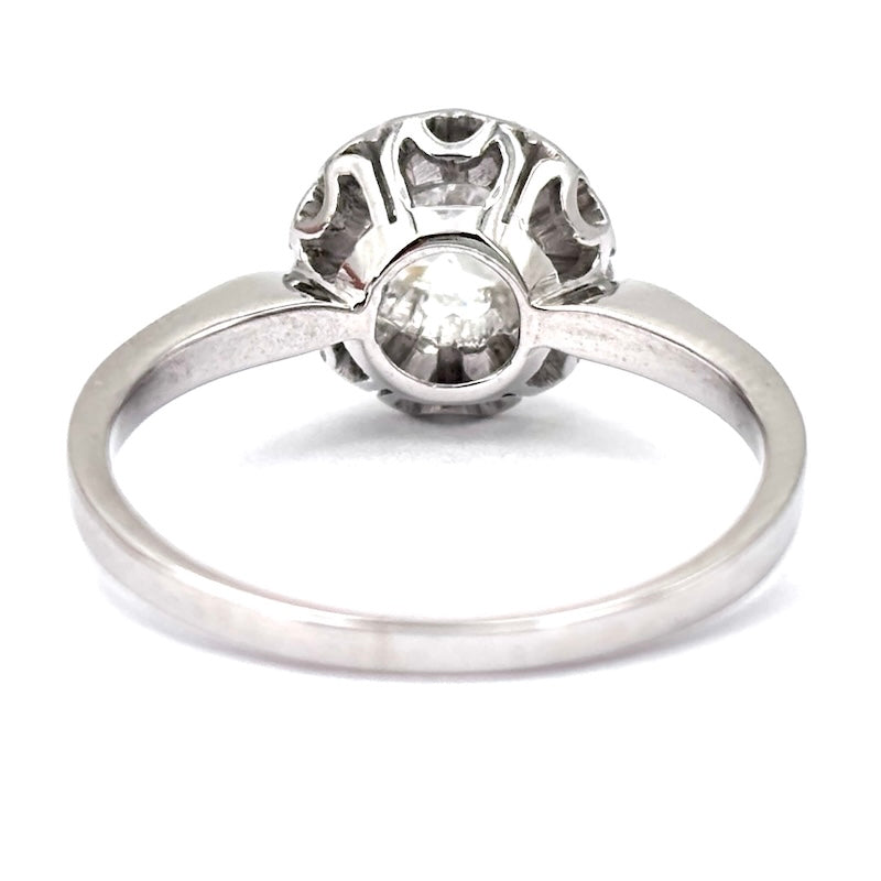 Anello solitario taglio antico in oro bianco, 0.68 ct; 3.51 gr