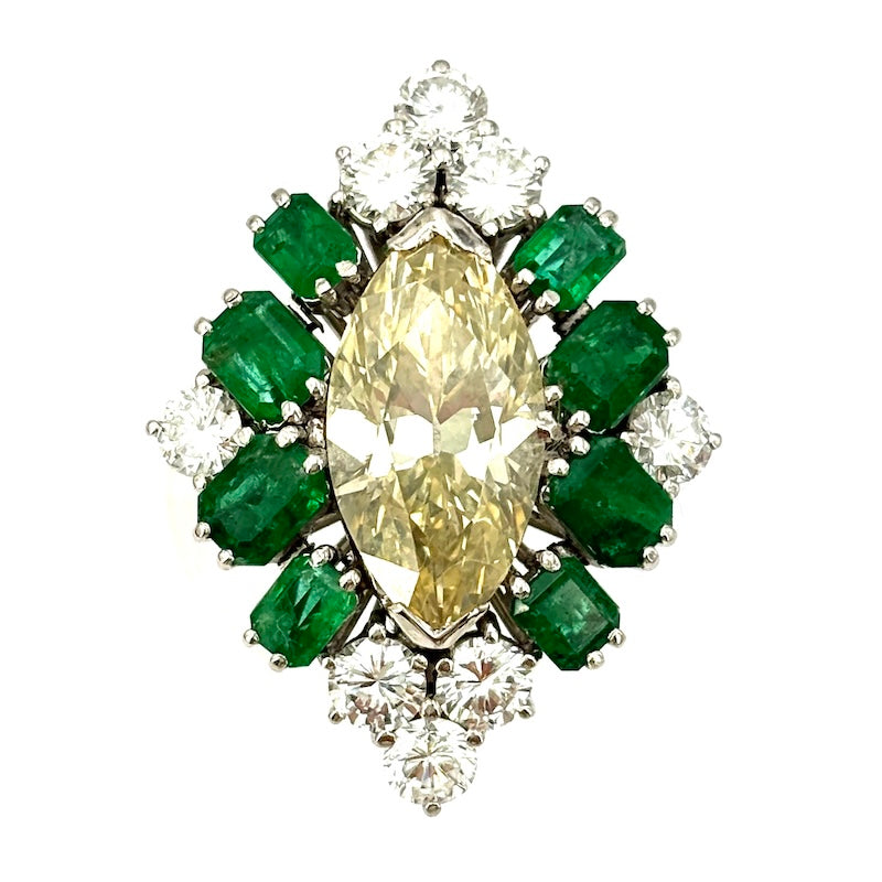 Anello spola CAPOLAVORO, marquise di diamante fancy 3.43 ct, brillanti e smeraldi; 7.41 gr