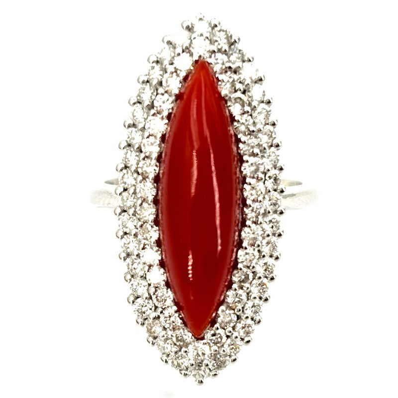 Anello spola corallo, brillanti e oro bianco; 8.68 gr