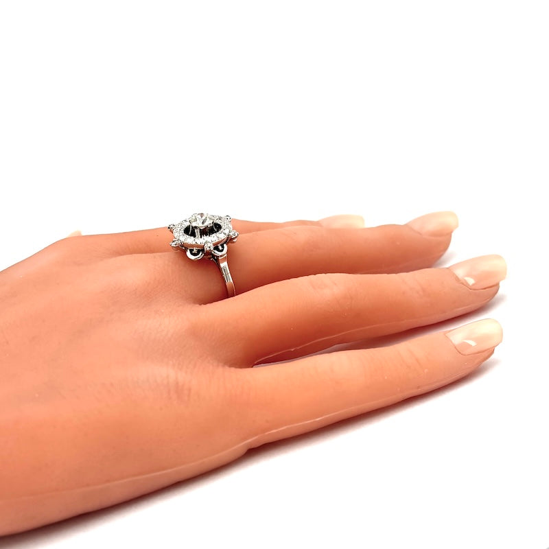 Anello timone solitario taglio antico, diamanti e oro, anni '40-'50; 0.90-1.10 ct; 6.65 gr
