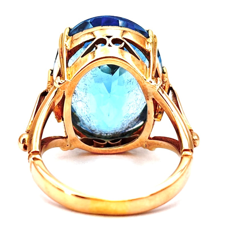 Anello topazio azzurro, oro rosa; 9.8 gr