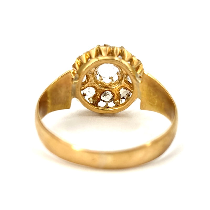 Anello toppa fiore antico, diamanti e oro; 3.91 gr