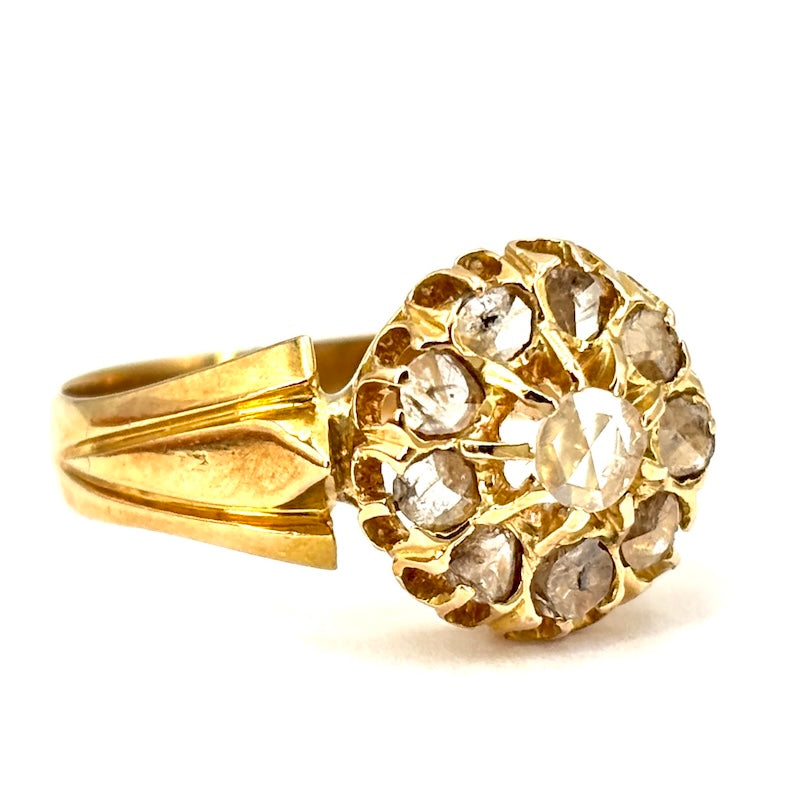 Anello toppa fiore antico, diamanti e oro; 3.91 gr