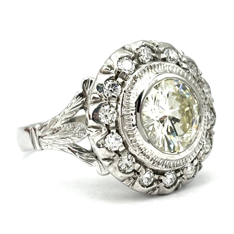 Anello toppa fiore solitario diamanti e oro; 2.30-2.50 ct; 5.19 gr