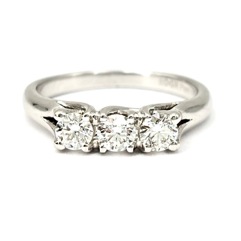 Anello trilogy DE BEERS, brillanti certificati e oro bianco - 0.60 ct; 4.14 gr