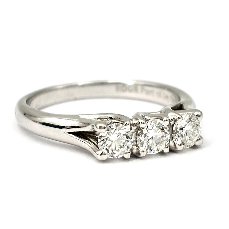 Anello trilogy DE BEERS, brillanti certificati e oro bianco - 0.60 ct; 4.14 gr