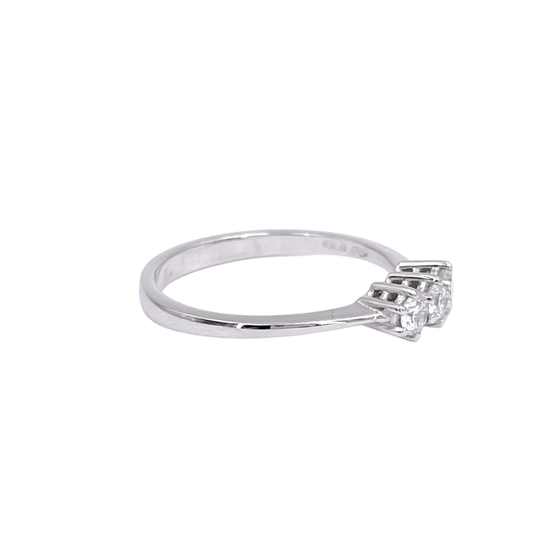 Anello trilogy brillanti e oro - 0.30 ct; 2.56 gr