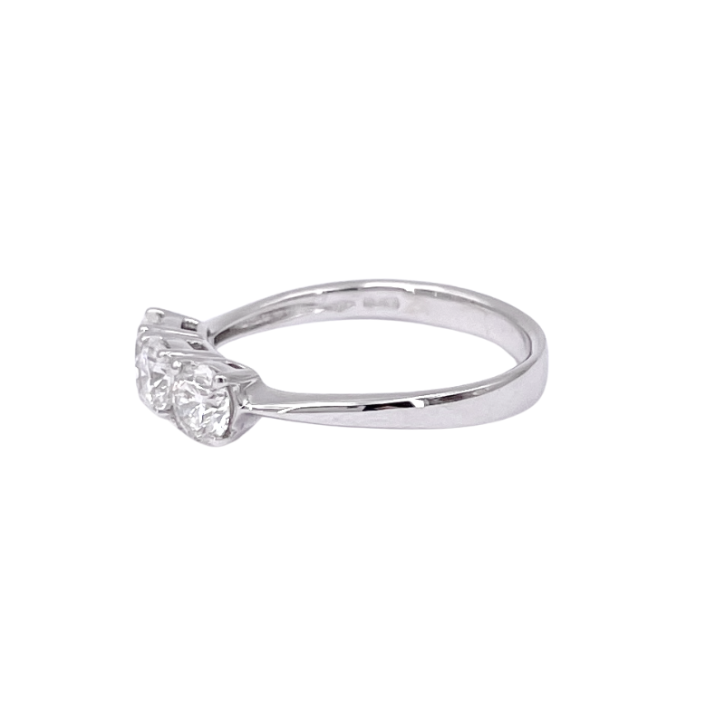 Anello trilogy brillanti e oro - 0.91 ct; 2.63 gr