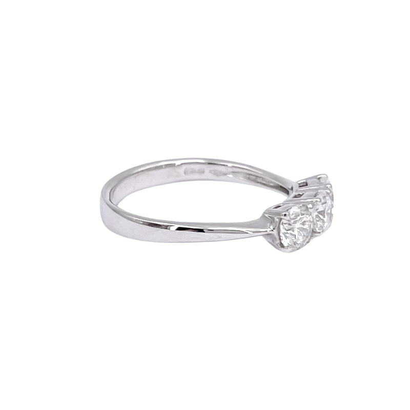 Anello trilogy brillanti e oro - 0.91 ct; 2.63 gr