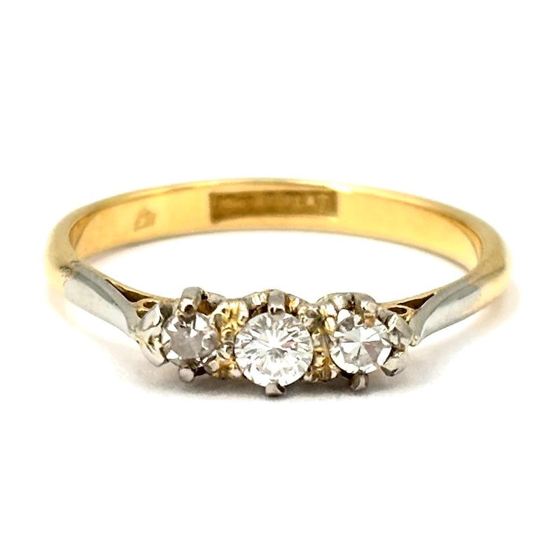 Anello trilogy in stile brillanti e oro giallo; 2.36 gr