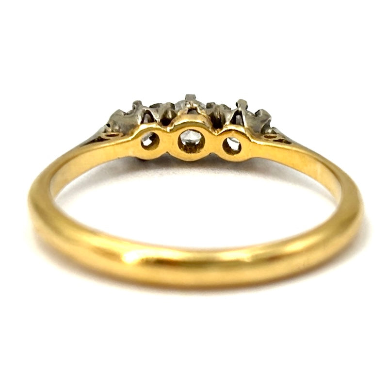 Anello trilogy in stile brillanti e oro giallo; 2.36 gr