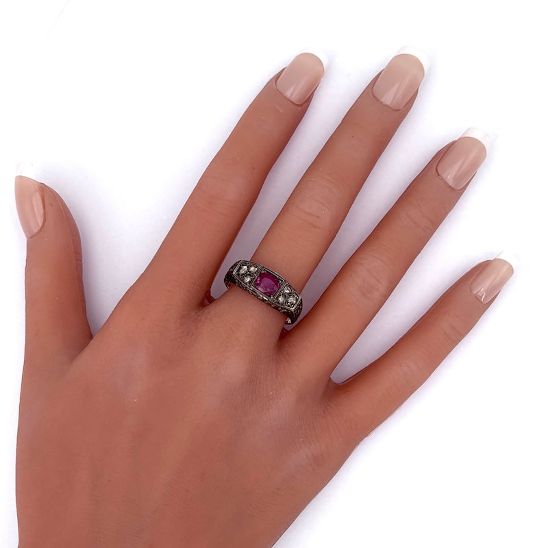 Anello uomo antico, rubino, diamanti e oro; 6.72 gr