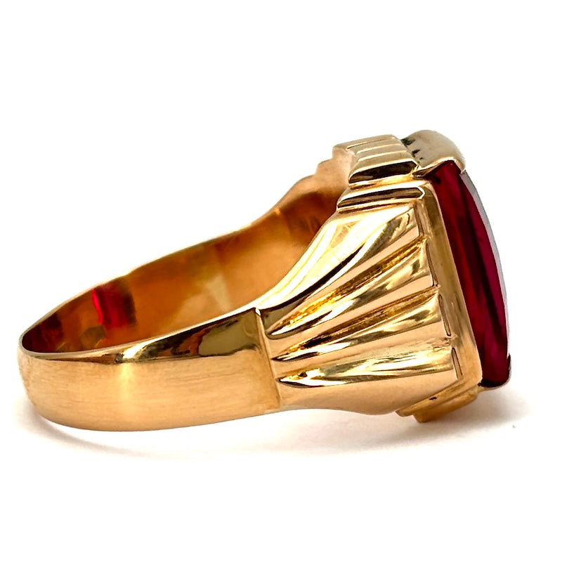 Anello uomo chevalier, gemma rossa sintetica squadrata, oro rosa; 7.2 gr