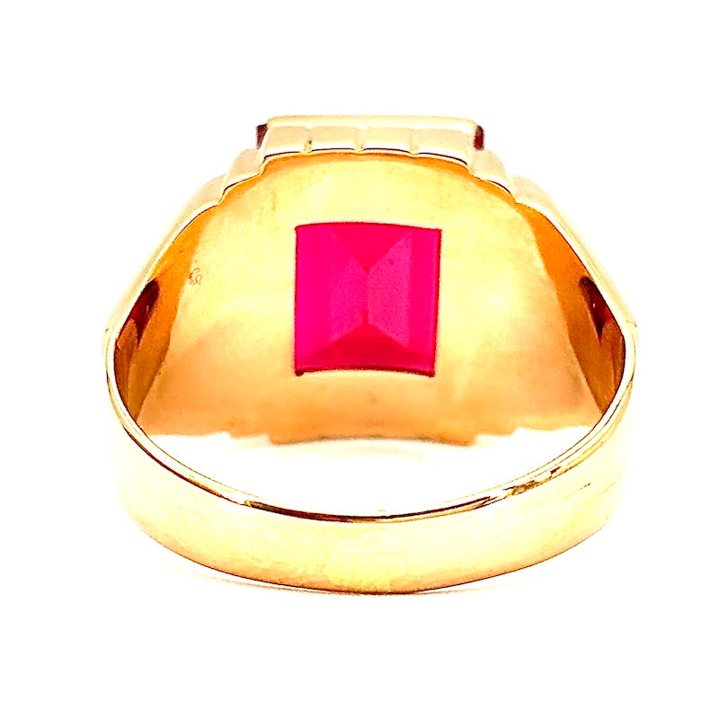 Anello uomo chevalier, gemma rossa sintetica squadrata, oro rosa; 7.2 gr