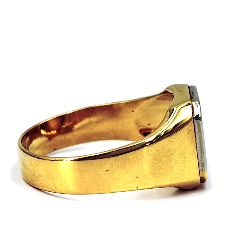 Anello uomo chevalier, squadrato, oro bicolore; 7.5 gr