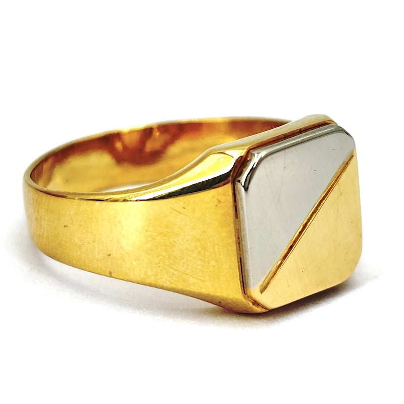 Anello uomo chevalier, squadrato, oro bicolore; 7.5 gr