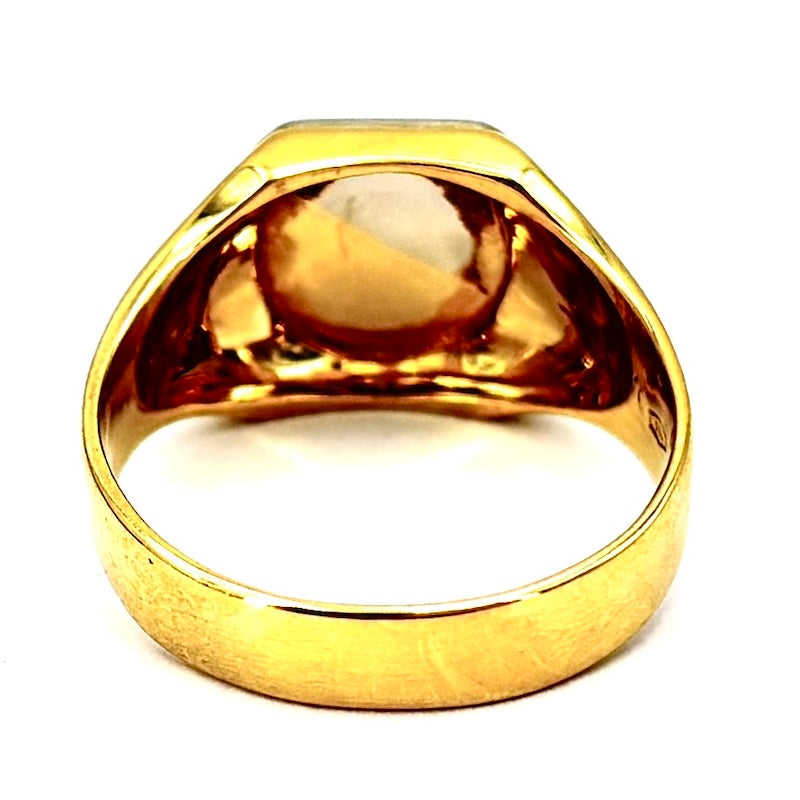 Anello uomo chevalier, squadrato, oro bicolore; 7.5 gr