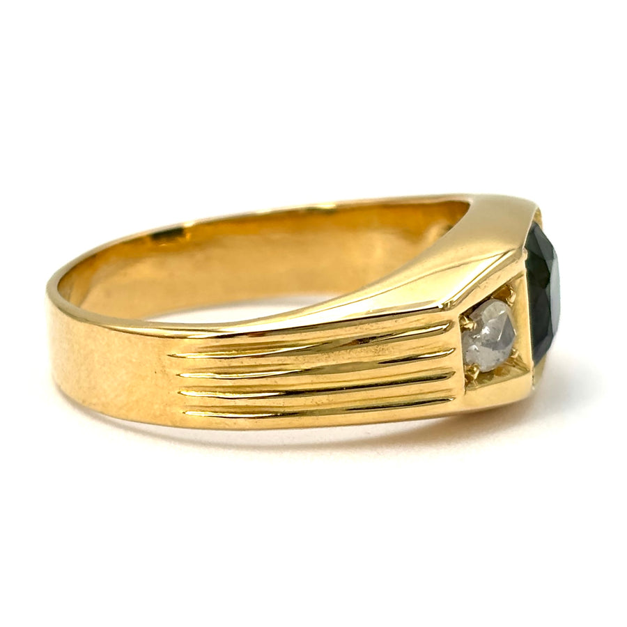 Anello uomo fascia, zaffiro, diamanti e oro; 11.30 gr