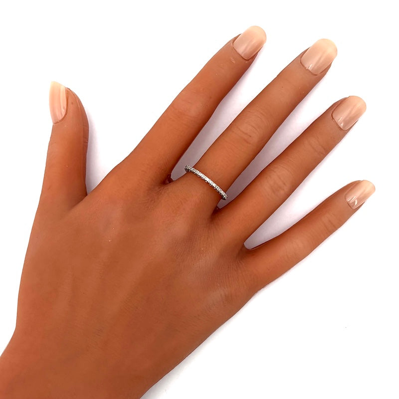 Anello veretta brillanti e oro bianco - 0.06-0.08 ct; 1.73 gr