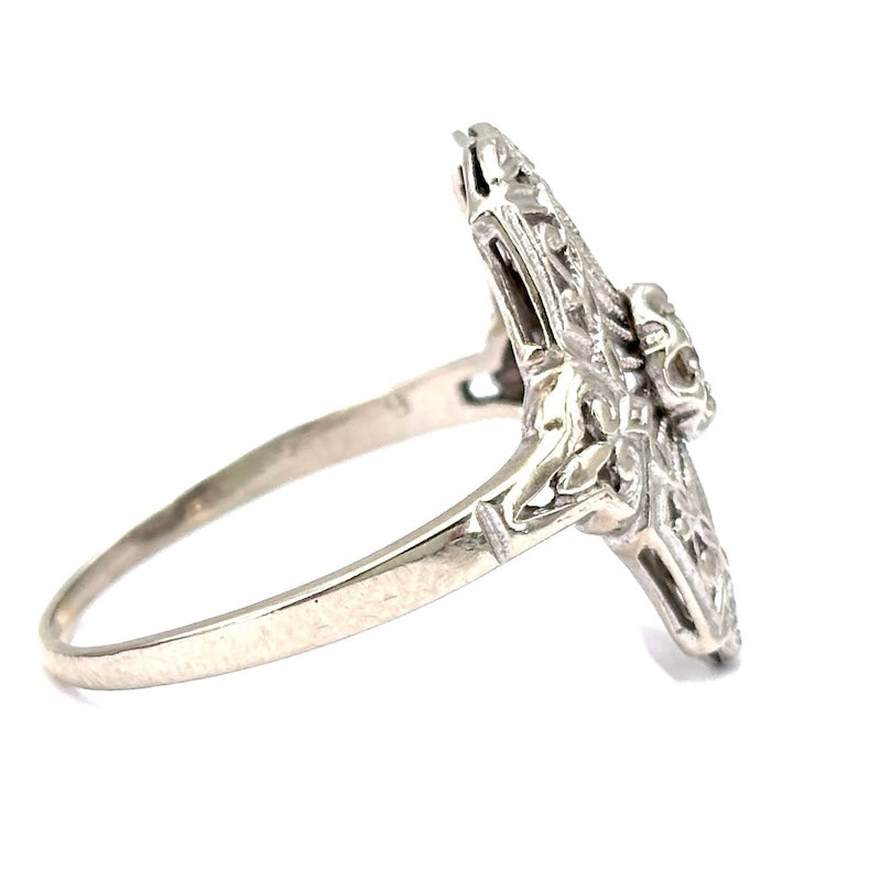 Anello vintage, oro traforato e diamante; 2.48 gr