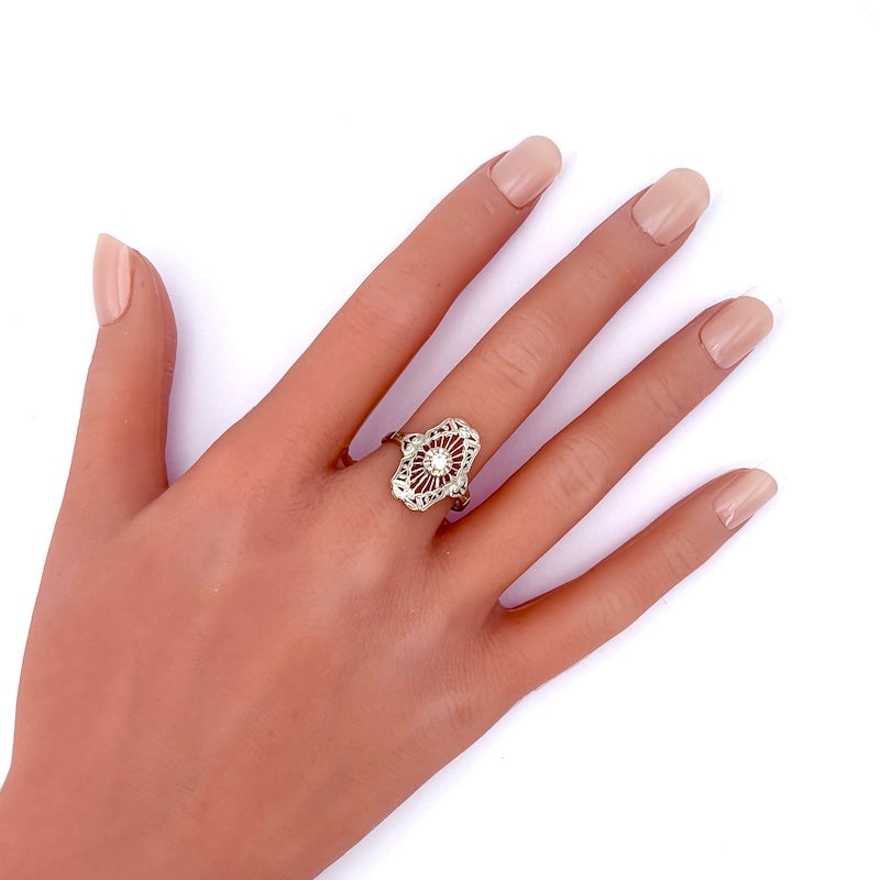 Anello vintage, oro traforato e diamante; 2.48 gr