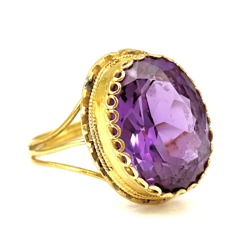 Anello vintage ametista sintesi e oro giallo; 6.55 gr
