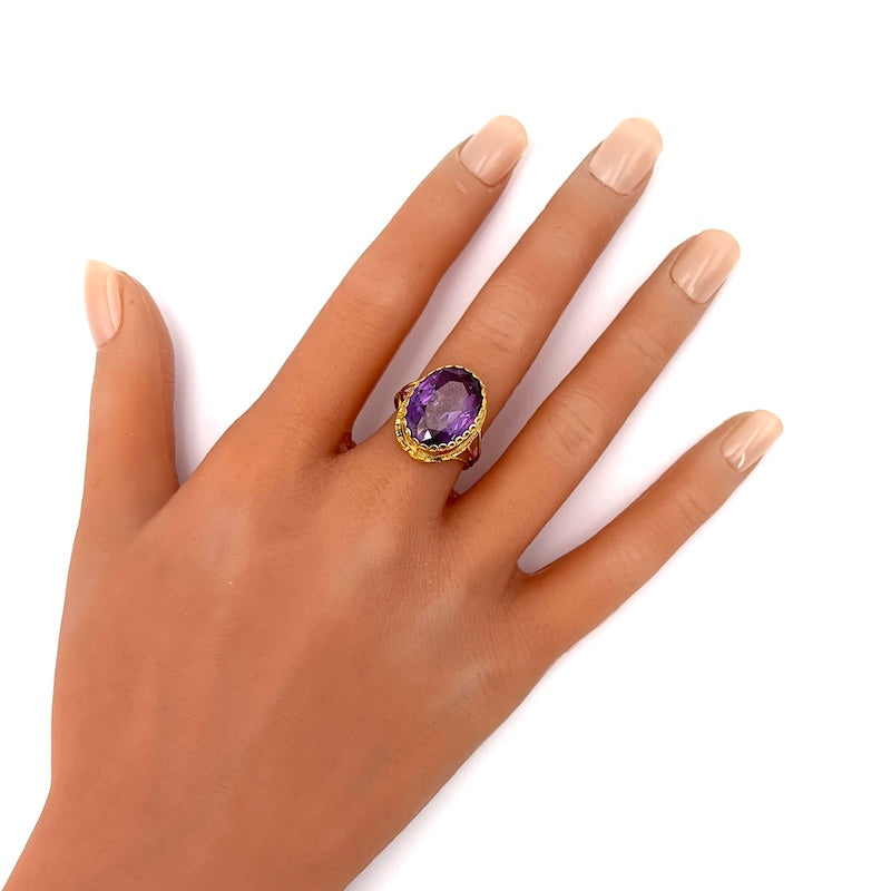 Anello vintage ametista sintesi e oro giallo; 6.55 gr