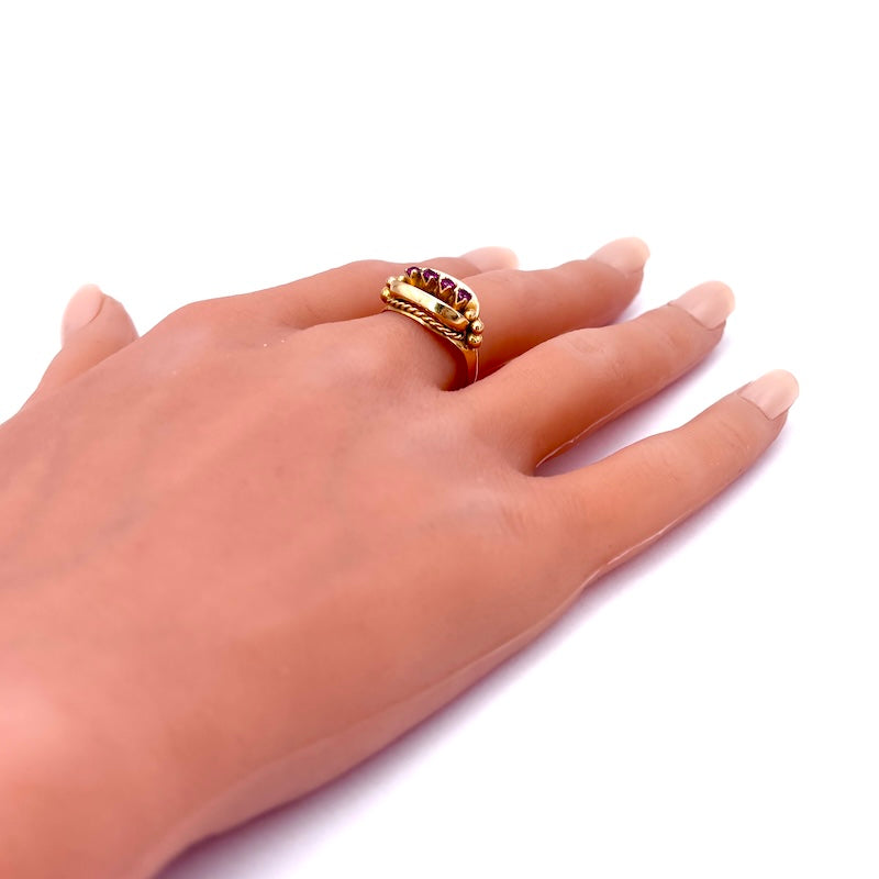 Anello vintage anni '50, rubini e oro giallo; 5.5 gr