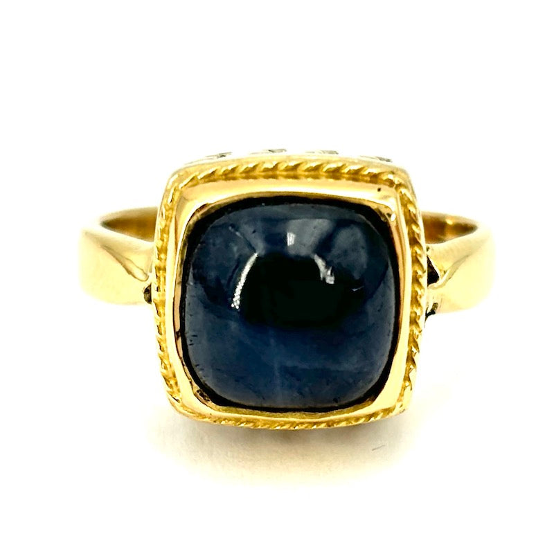 Anello vintage maxi zaffiro cabochon squadrato e oro giallo - 7.18 gr