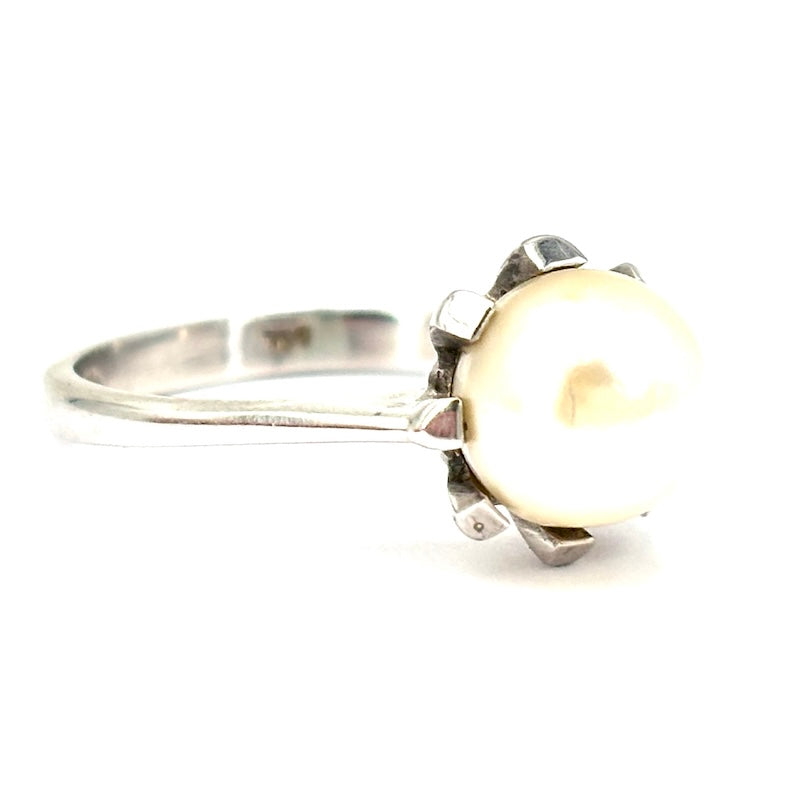Anello vintage perla, oro bianco; 4.12 gr